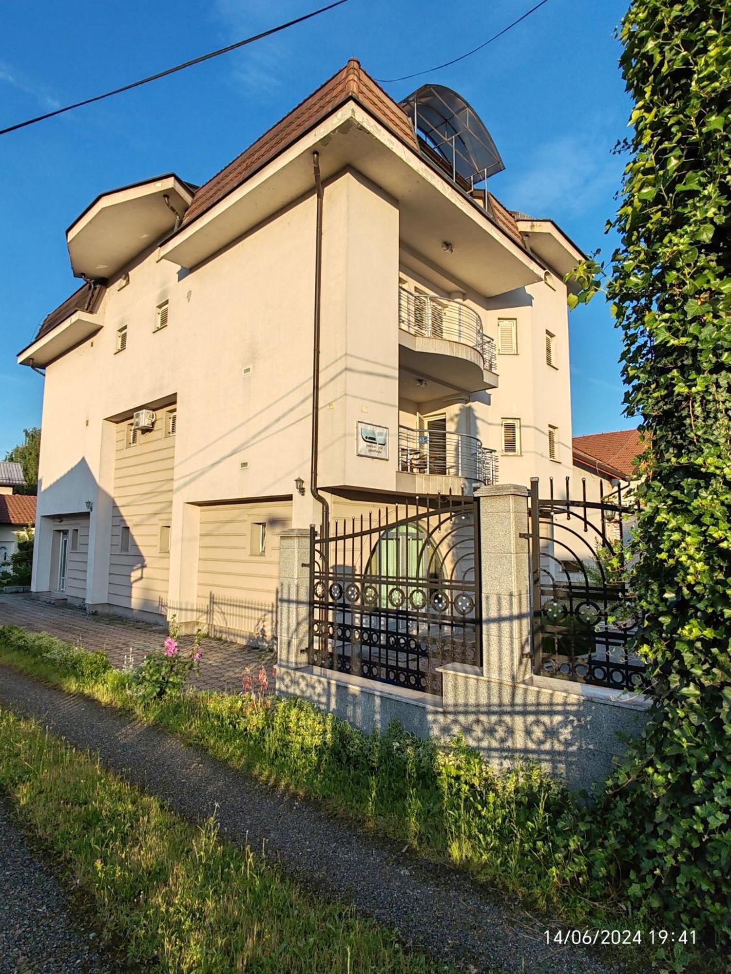 Guesthouse Jelic Teslić Eksteriør billede