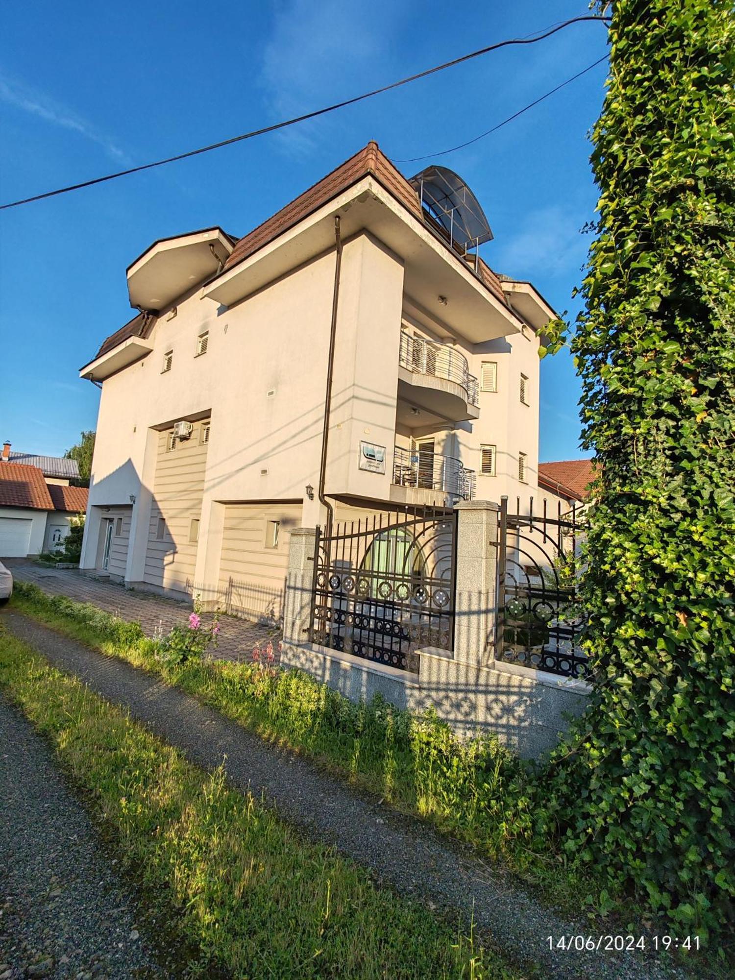Guesthouse Jelic Teslić Eksteriør billede